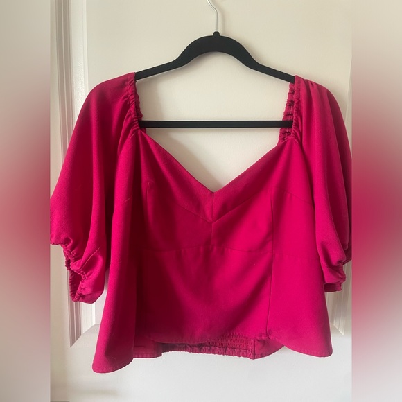 Abercrombie & Fitch Tops - Abercrombie Magenta Puff Sleeve Sweetheart Neckline Top